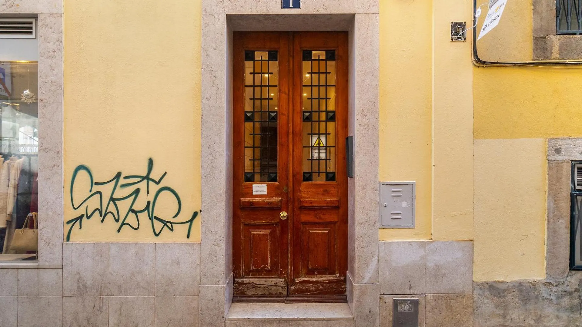 Whome Artsy Apartment In The Heart Of Chiado Lisboa